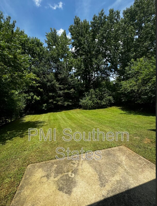 Building Photo - 100 Clear Lake Dr