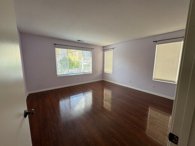 Building Photo - Townhome for Rent