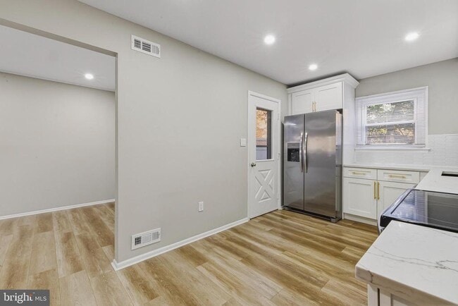 Building Photo - 18 Madison St