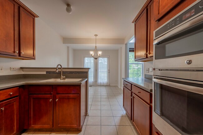 Building Photo - 1226 Bradley Cir