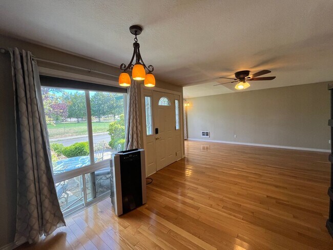 Building Photo - 4019 SE 66th Ave