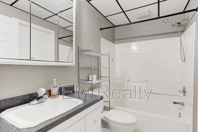 Building Photo - 15617 Mockingbird Ln