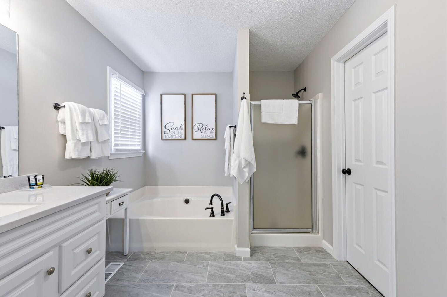 Building Photo - 13 Windfield Dr