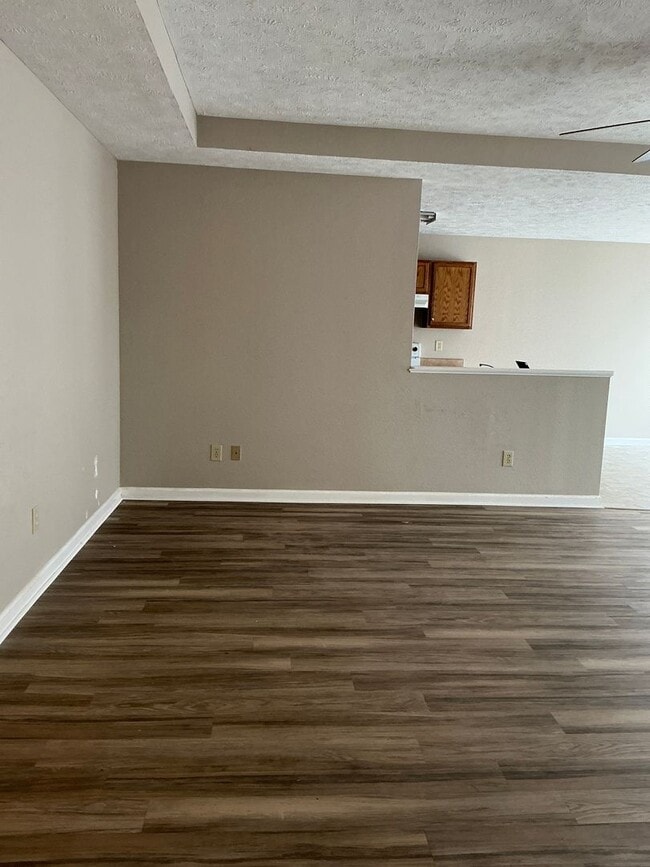 Building Photo - Summers best kept secret !
