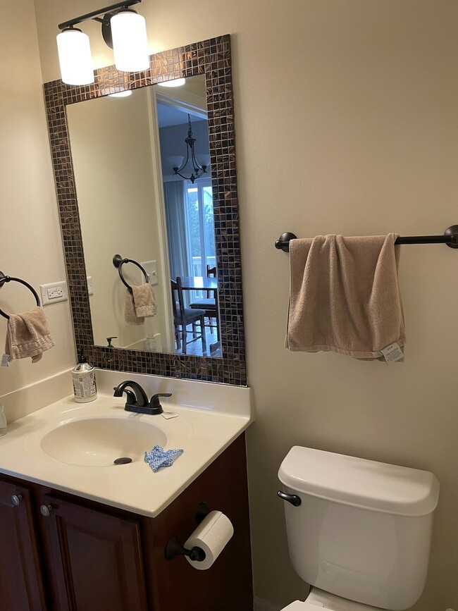 Building Photo - 753 Hanbury Dr