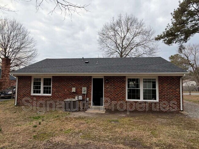 Building Photo - 339 E Jerald St