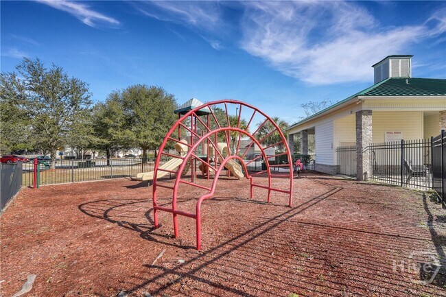 Building Photo - 136 Meadowside Ln