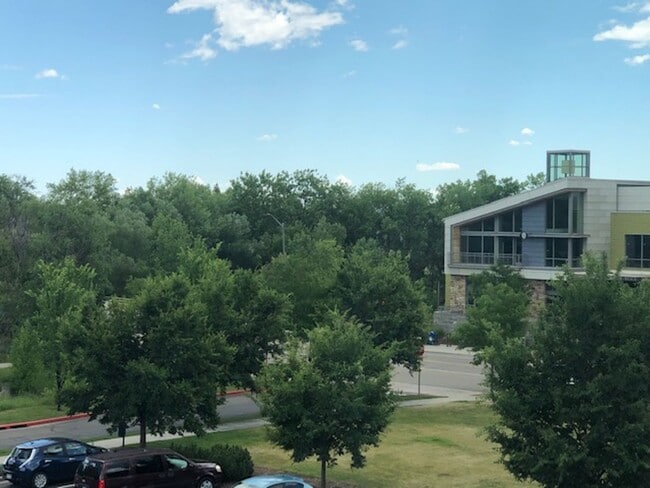 Building Photo - 2 Bedroom Condo in the Confluence!