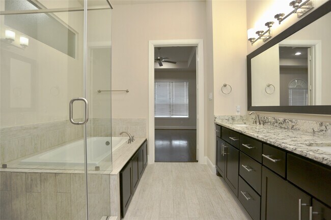 Building Photo - 4009 Lillian St