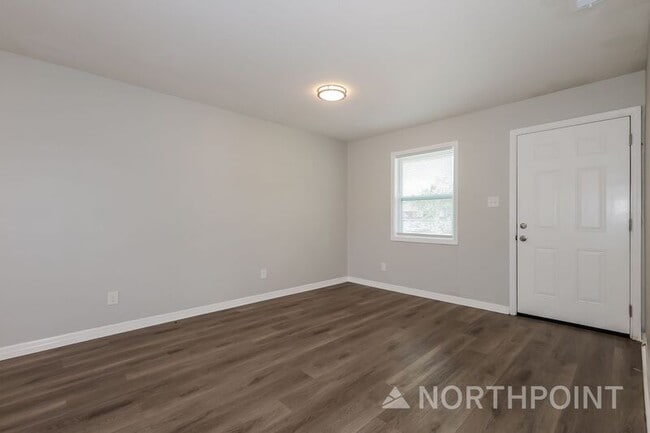 Building Photo - 7912 Allamanda Ave