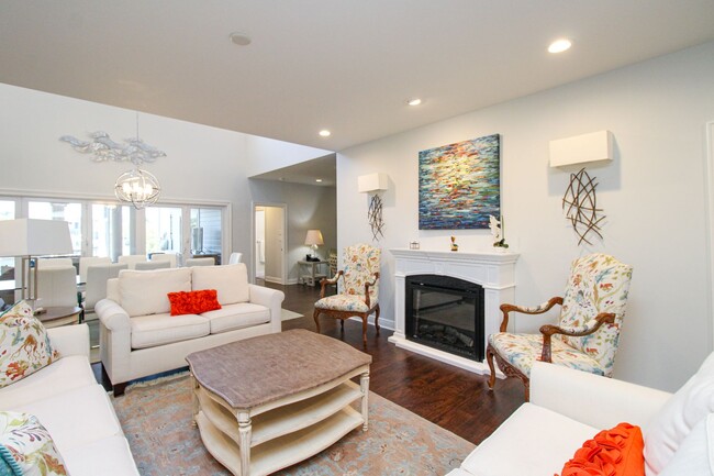 Building Photo - **STUNNING POOL HOME**4BEDS / 4.5BATHS**AQ...