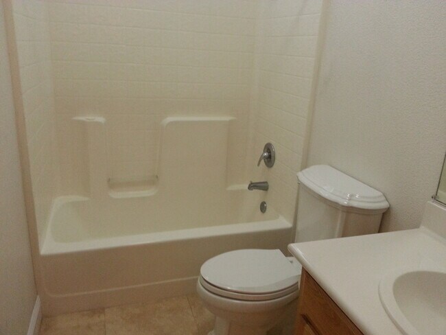 Building Photo - Lovely 5 bedroom Antioch Home