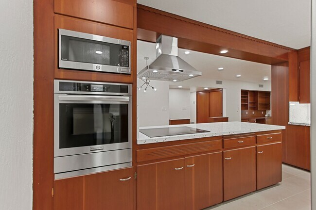 Building Photo - Central Davis 3/2 Mid Modern