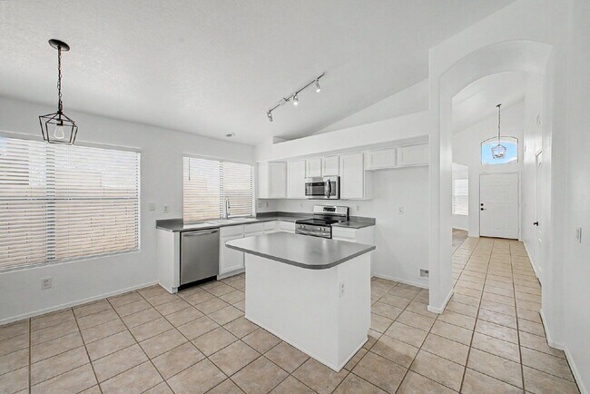 Building Photo - 12570 Desert Flower Rd