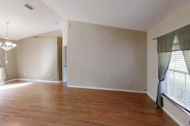 Building Photo - 2 Upland Pl