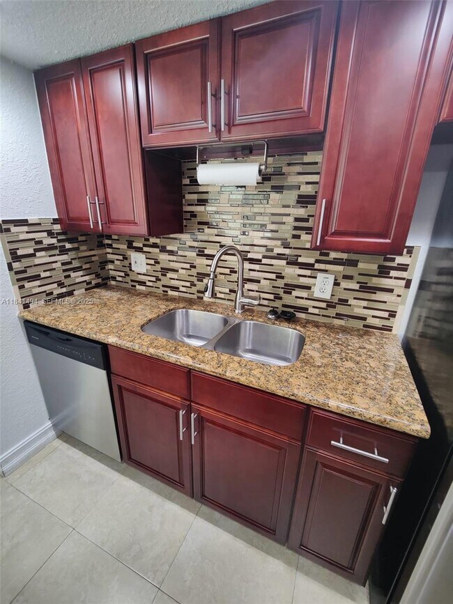 Building Photo - 616 Executive Center Dr