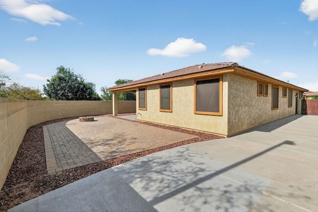 Building Photo - Spacious 4BR House in Goodyear