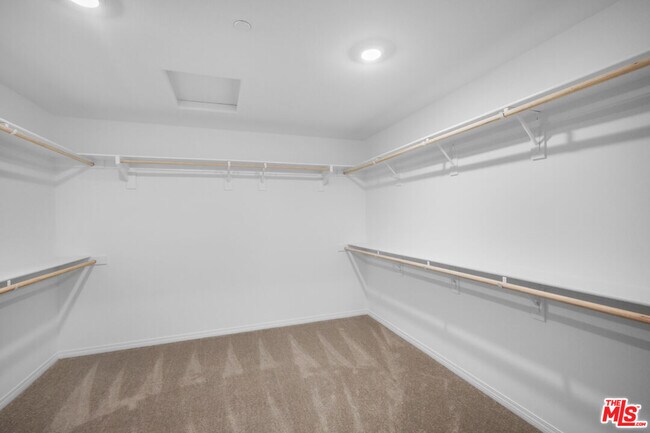 Building Photo - 2311 Blue Elm Rd