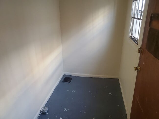 Building Photo - 3 Bedroom House in West Philadelphia