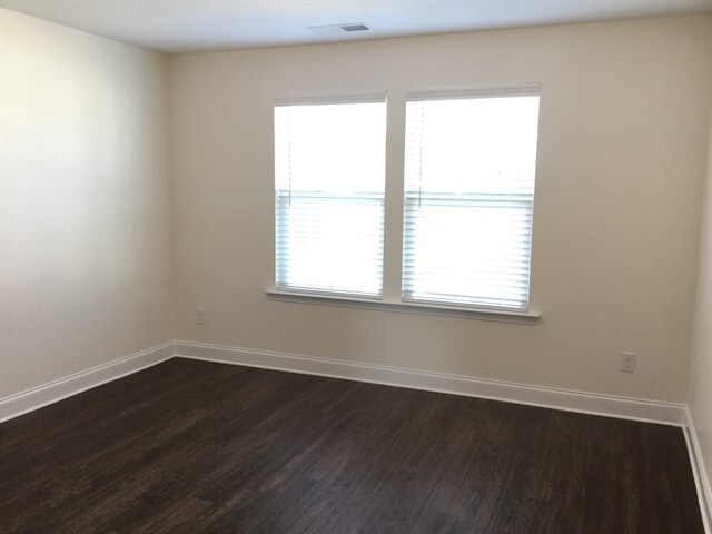 Building Photo - 165 Havenbrook Dr