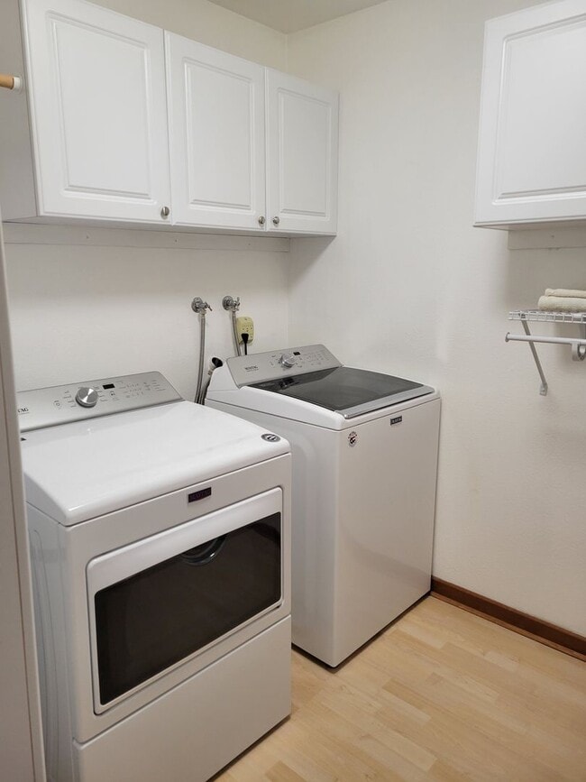 Building Photo - 2BD Condo Located in Charming Neighborhood...