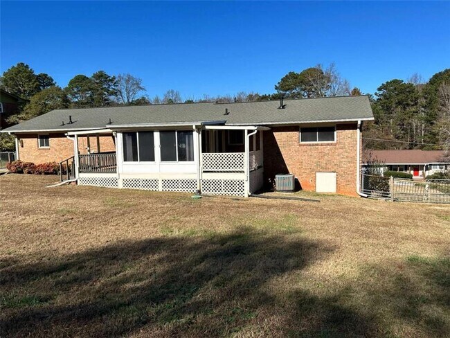 Building Photo - 4642 Elmherst Dr
