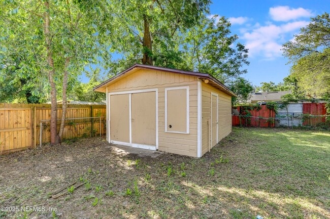 Building Photo - 5246 Sunderland Rd