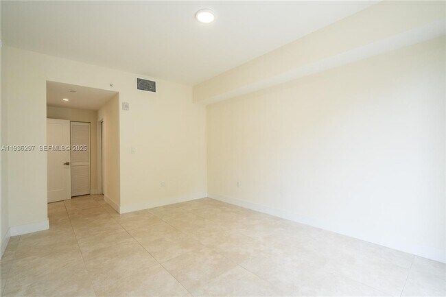 Building Photo - 1091 Galiano St