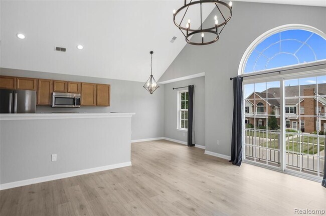 Building Photo - 606 Olde English Cir