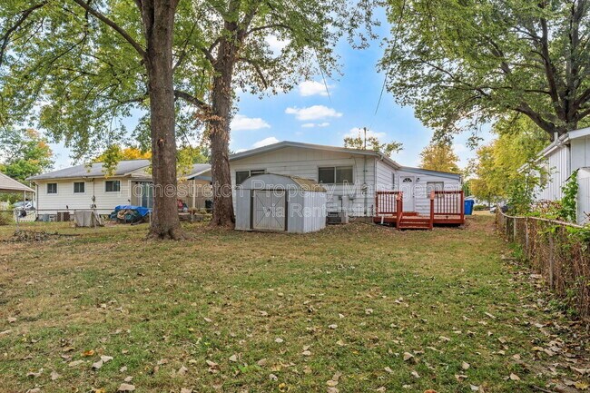 Building Photo - 235 Moule Dr