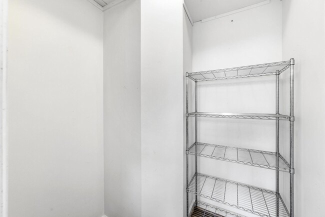 Building Photo - 210 Eisenhower Ct