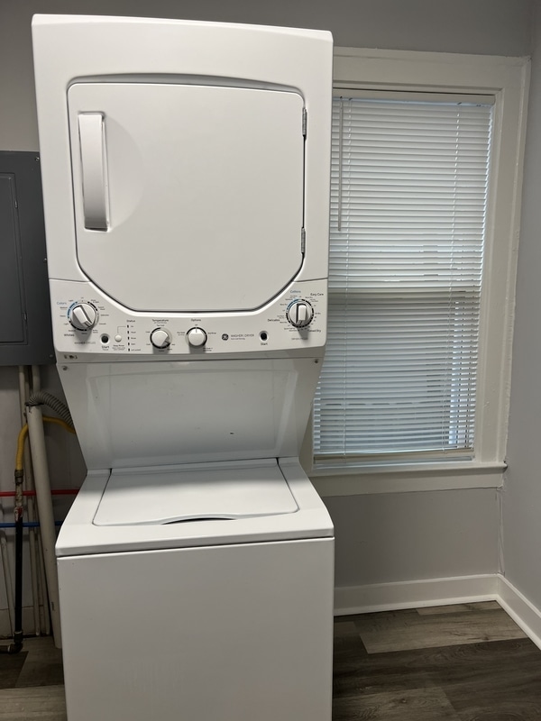 Building Photo - 987 Montie Rd