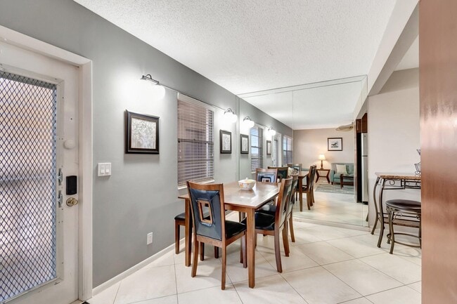 Building Photo - 4049 Wolverton C