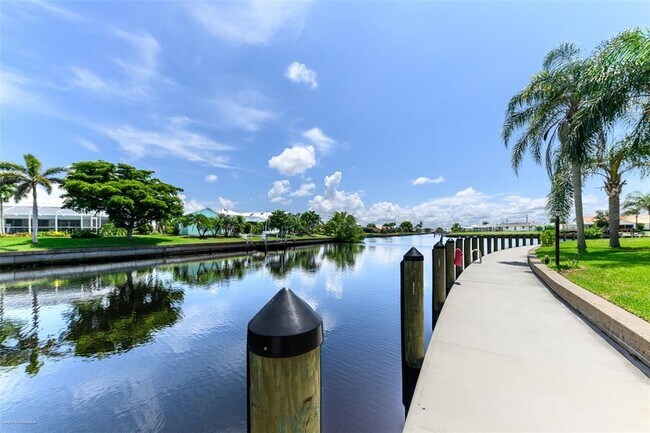Building Photo - 1080 Bal Harbor Blvd