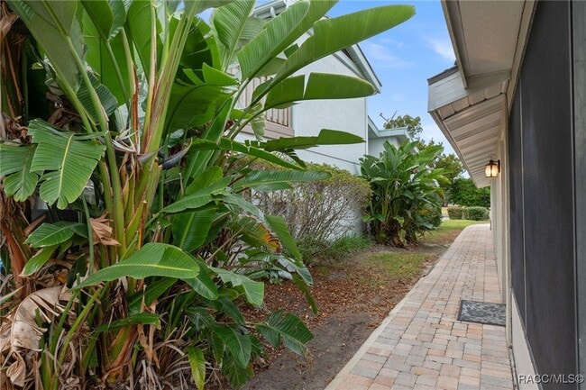 Building Photo - 11482 W Clubview Dr