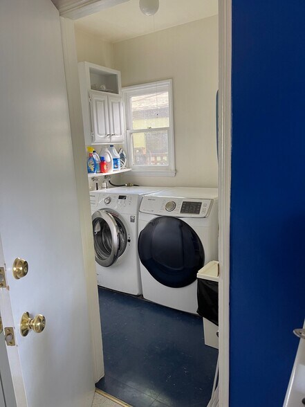 Building Photo - 2932 St George St