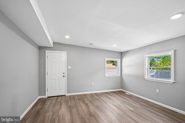 Building Photo - 144 E Arbor Ave