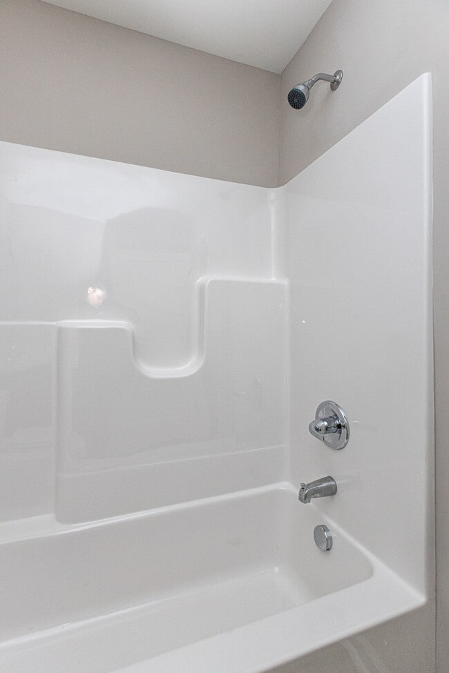 Building Photo - 506 S Main St