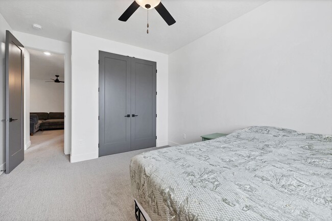 Building Photo - Lovely, Modern Townhome in Scenic Ivins