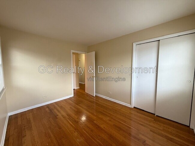 Building Photo - 245 Uteg St
