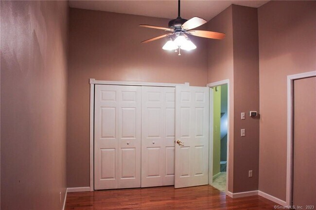 Building Photo - 60 Old Town Rd