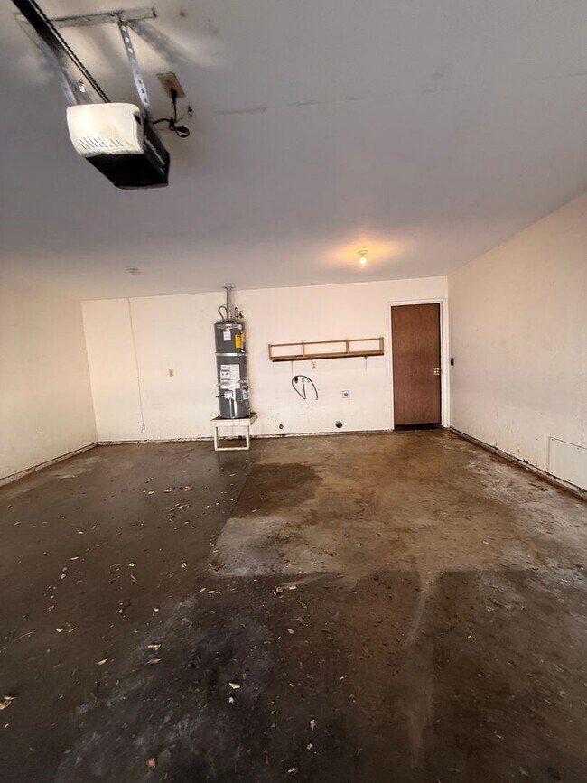 Building Photo - 2816 Windsong Ave