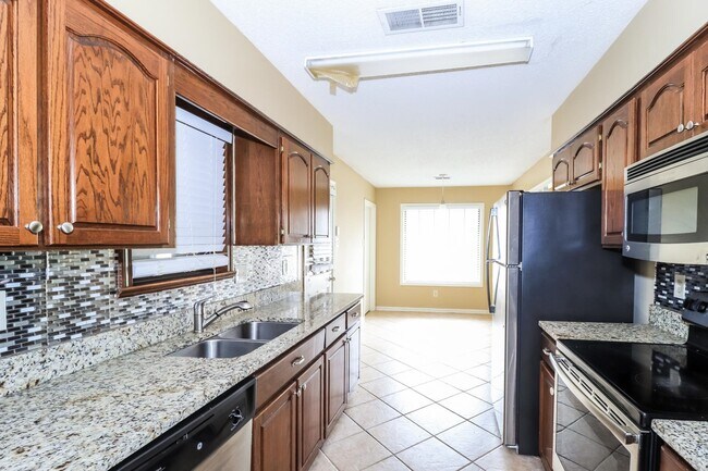 Building Photo - 3902 Clover Hill Dr