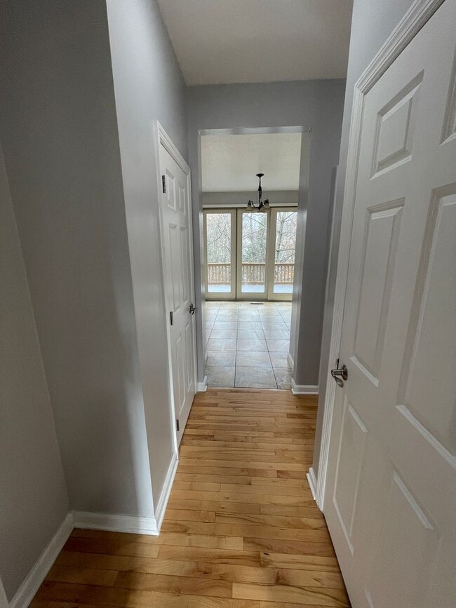 Building Photo - 1513 King Henry Dr