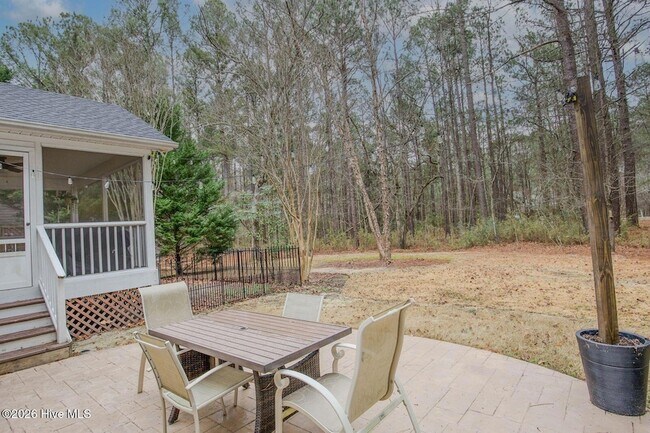 Building Photo - 681 Ginesing Dr