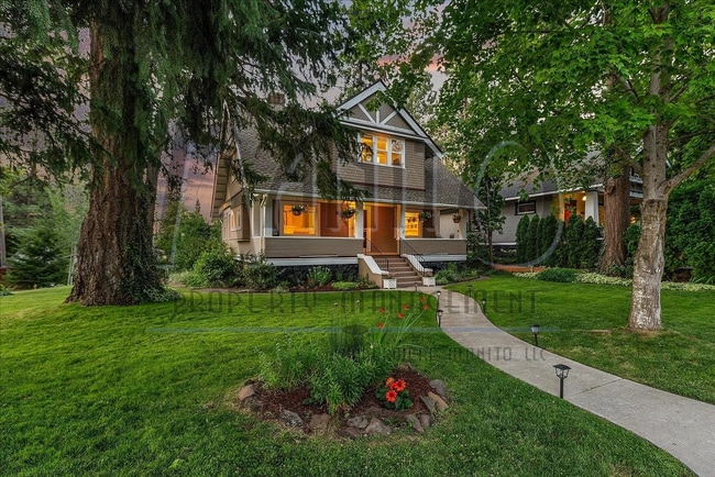 Building Photo - Stunning South Hill Home