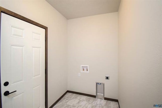 Building Photo - 6205 S Alki Pl