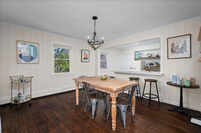 Building Photo - Ranch-style residence offers 3 bedrooms an...