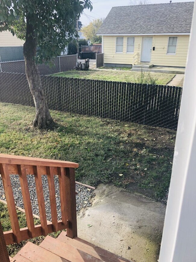 Building Photo - *683-685 High St