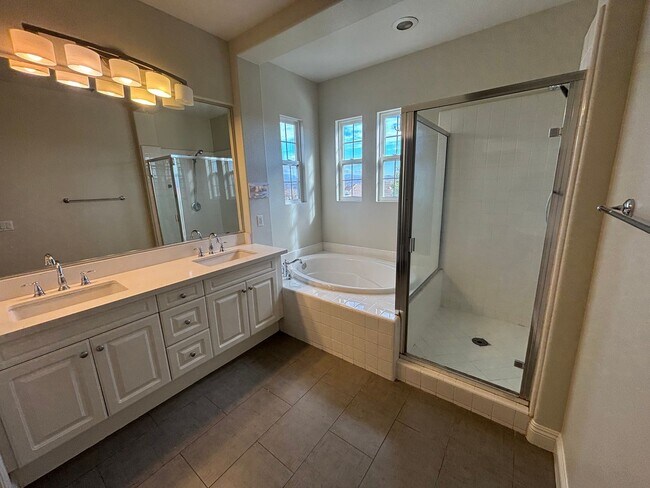 Building Photo - Spacious 4-Bedroom Home with Downstairs Bed/Bath & Full Community Access in Valencia!